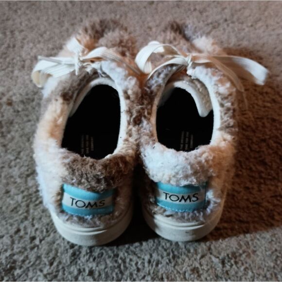 TOMS Women's Plaid Sherpa Platform Sneakers - Size 6 PRE-OWNED - Picture 5 of 6